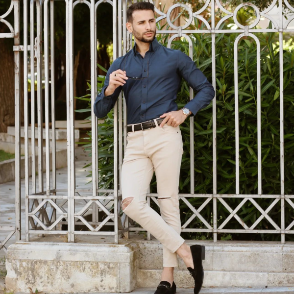 come abbinare pantaloni beige uomo, abbinare pantaloni beige, pantaloni beige, corrado firera, modelli italiani, ragazzi italiani, fashion blogger italiani, ragazzi belli, esempi di look uomo, outfit uomo, outfit azzimati, outfit eleganti, abbinamenti uomo eleganti, firera corrado, corrado, firera, blogger, blogger famosi, blogger italiani più famosi, modelli famosi